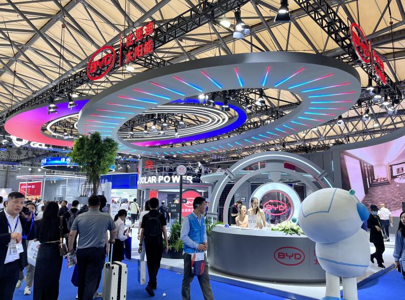 在展覽會上，企業(yè)旨在推銷其產(chǎn)品和服務(wù)。獲得了更好的曝光率，能夠與不同的人互動并理解他們的觀點。這是一個令人驚嘆的社交場所，允許企業(yè)與知名公司和客戶建立強大的網(wǎng)絡(luò)連接。