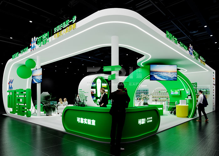 如何確保展位設計中的顏色和品牌形象保持一致？